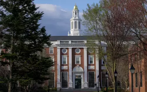 Харвардын их сургууль Д.Трампын засаг захиргааг шүүхэд өгөв